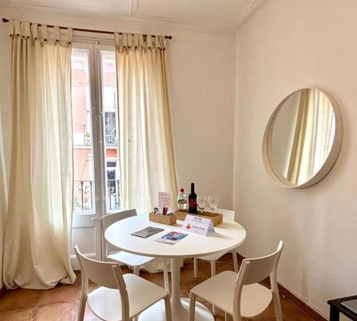 Cozy Ploblesec Apartment Βαρκελώνη
