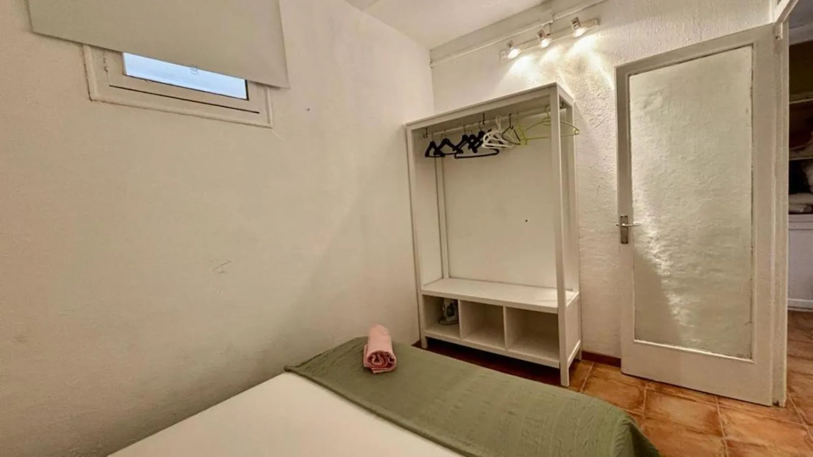 Cozy Ploblesec Apartment برشلونة إسبانيا