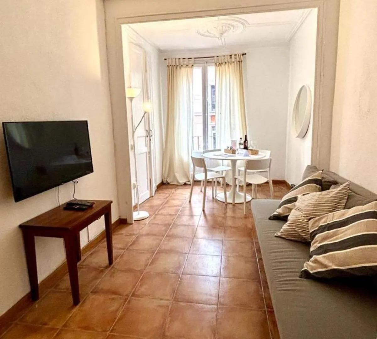 Cozy Ploblesec Apartment برشلونة 0*,  إسبانيا