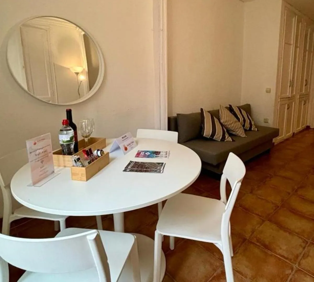 Cozy Ploblesec Apartment برشلونة