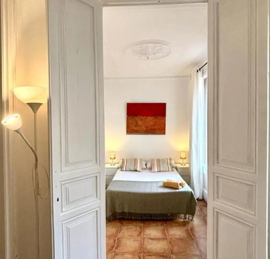 Cozy Ploblesec Apartment برشلونة إسبانيا